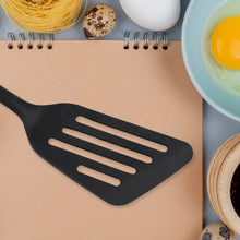 Silicone turner for cooking