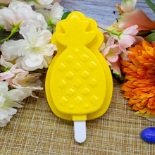 Ice pop mold in use