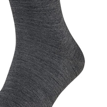 Breathable thickened socks.